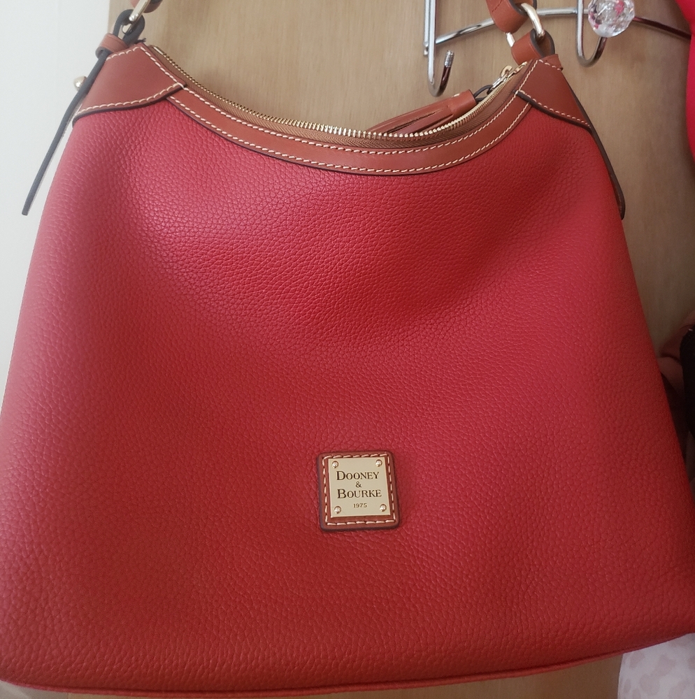 Dooney & Bourke Large Pebble Grain Leather shoulder Bag-NEW